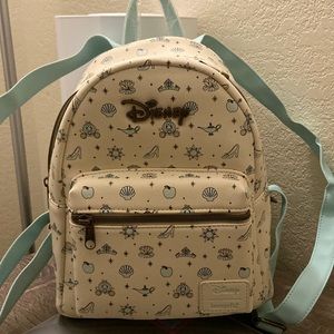 BRAND NEW NEVER USED DISNEY PRINCESS LOUNGLEFLY